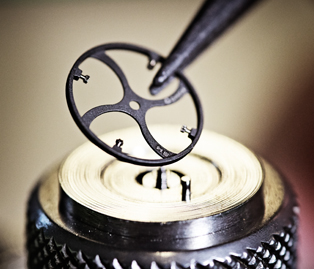 雷达售后服务中心电话（雷达清洁灰尘）